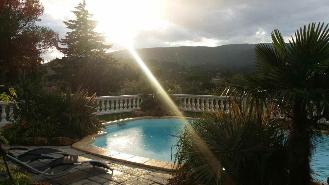 Appartement Vue Montagne Gareoult Bagian luar foto