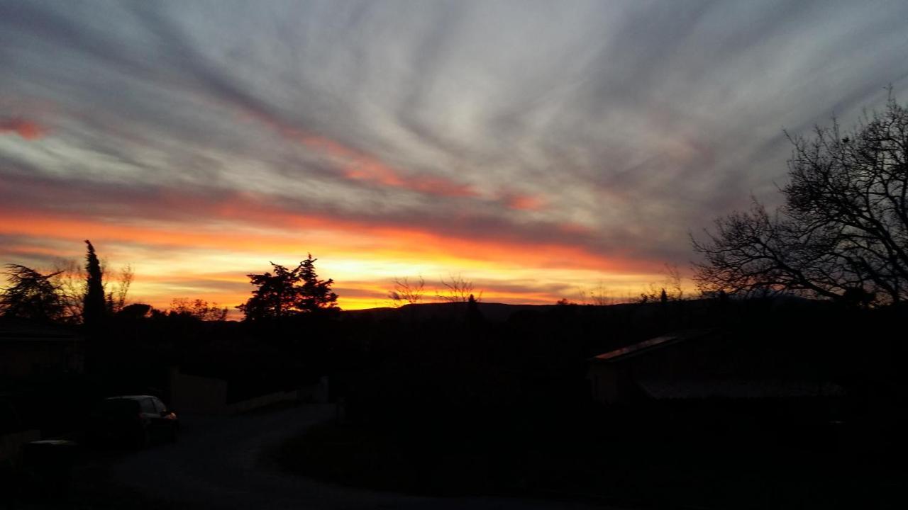 Appartement Vue Montagne Gareoult Bagian luar foto