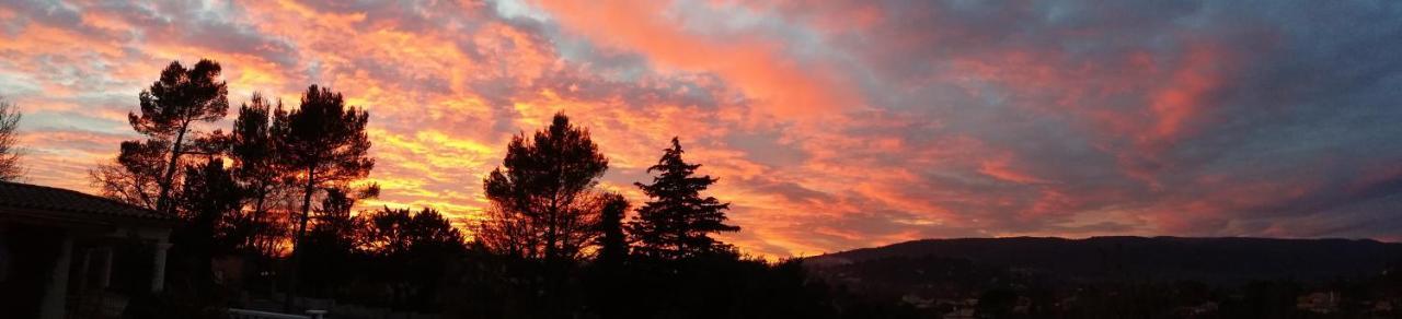 Appartement Vue Montagne Gareoult Bagian luar foto