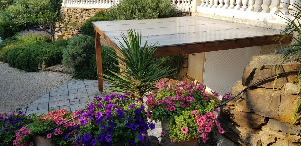 Appartement Vue Montagne Gareoult Bagian luar foto