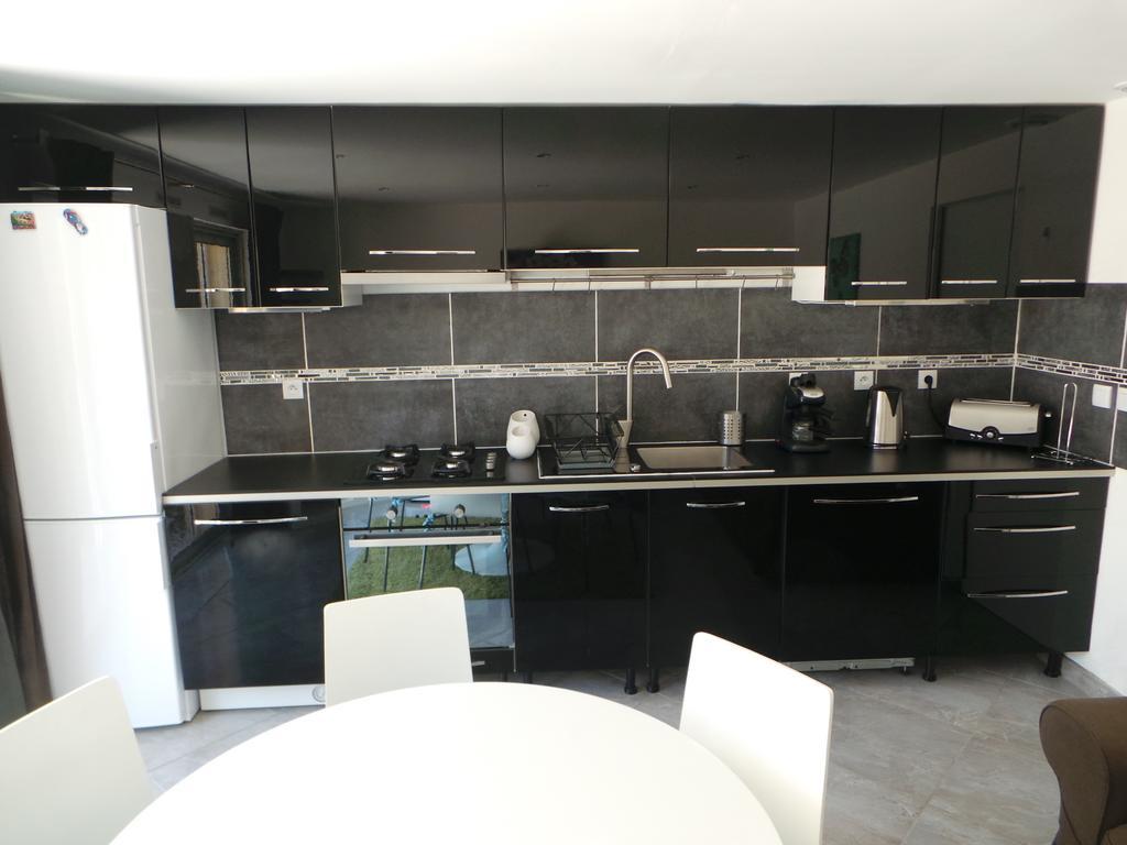 Appartement Vue Montagne Gareoult Bagian luar foto