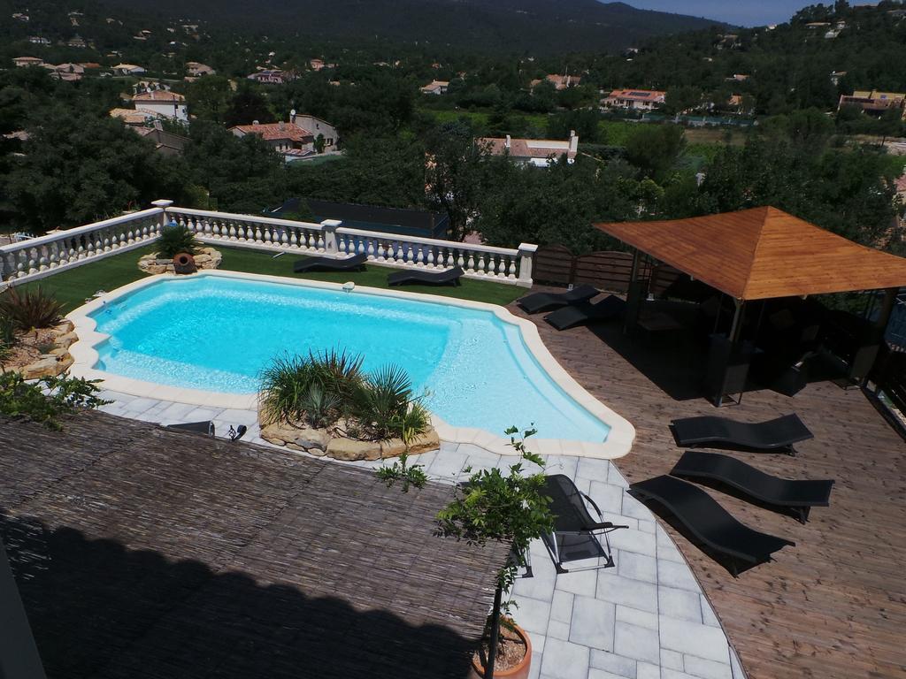 Appartement Vue Montagne Gareoult Bagian luar foto